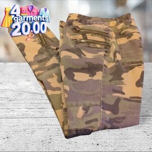 Umgee camo jeans size S